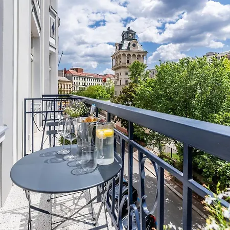 In The Clouds Letna - Luxury With Romantic Balconies In Quiet Centre Of 公寓 布拉格