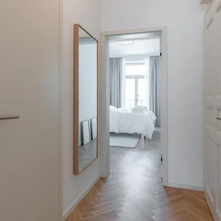In The Clouds Letna - Luxury With Romantic Balconies In Quiet Centre Of 아파트 *
