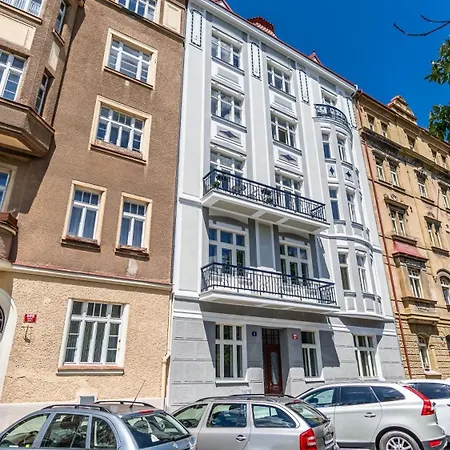 아파트 In The Clouds Letna - Luxury With Romantic Balconies In Quiet Centre Of *