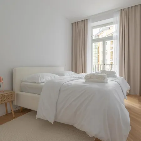Apartman In The Clouds Letna - Luxury With Romantic Balconies In Quiet Centre Of *