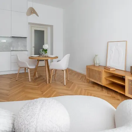 아파트 In The Clouds Letna - Luxury With Romantic Balconies In Quiet Centre Of *