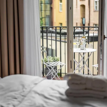 In The Clouds Letna - Luxury With Romantic Balconies In Quiet Centre Of 아파트 *